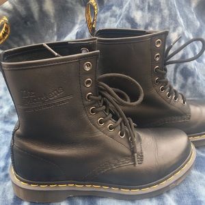 DR MARTENS BOOTS